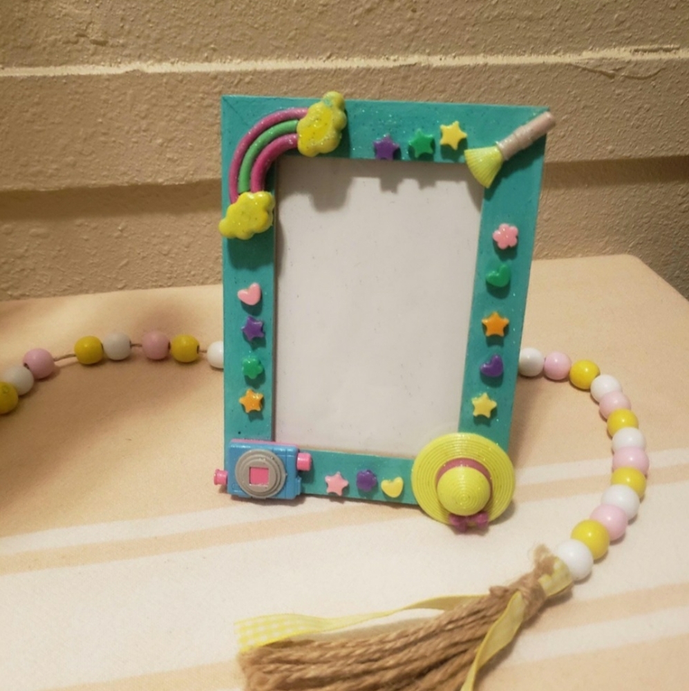 Custom embellished picture frame with 3d figures